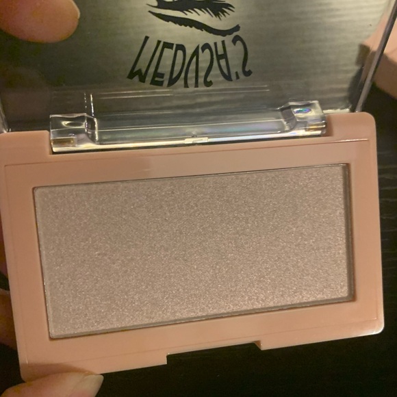 Medusas Makeup Luminous Hilighter Hotel - Picture 3 of 5